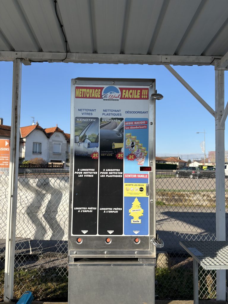 Lav'Auto Riorges - Distributeur Distributeur chez Lav'Auto Riorges, station de lavage à Roanne.