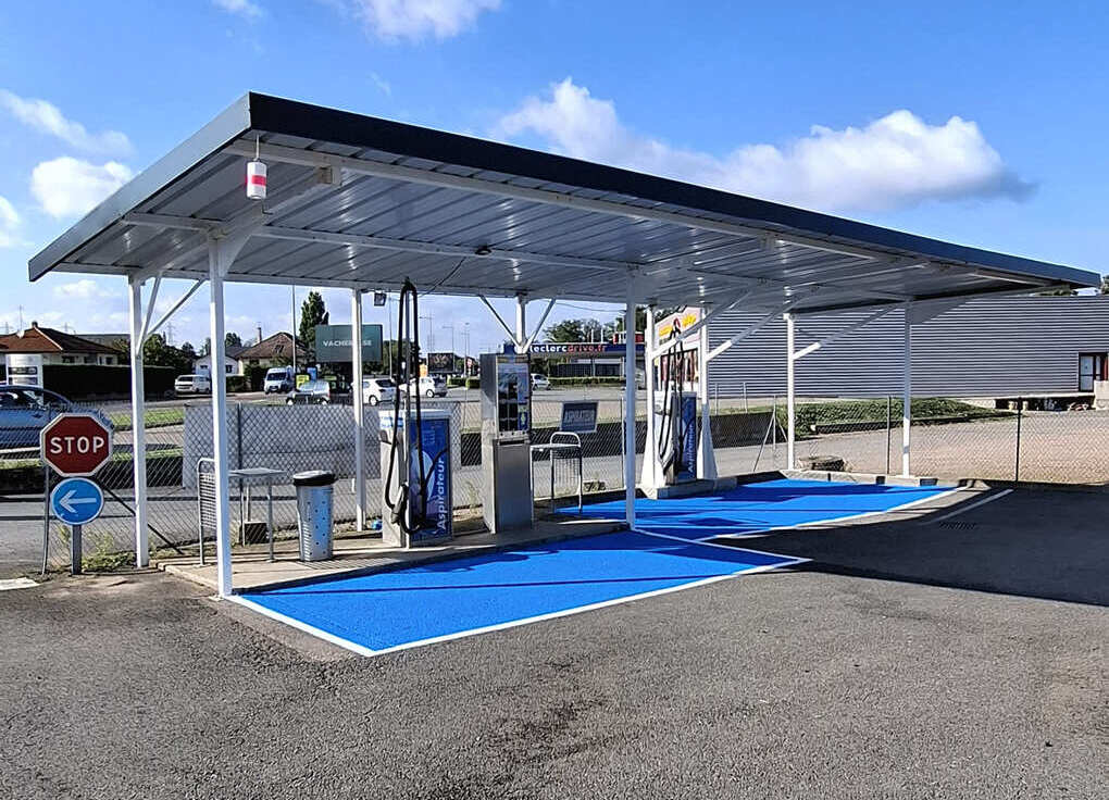 Espace aspiration couvert dans votre station de lavage à Roanne.